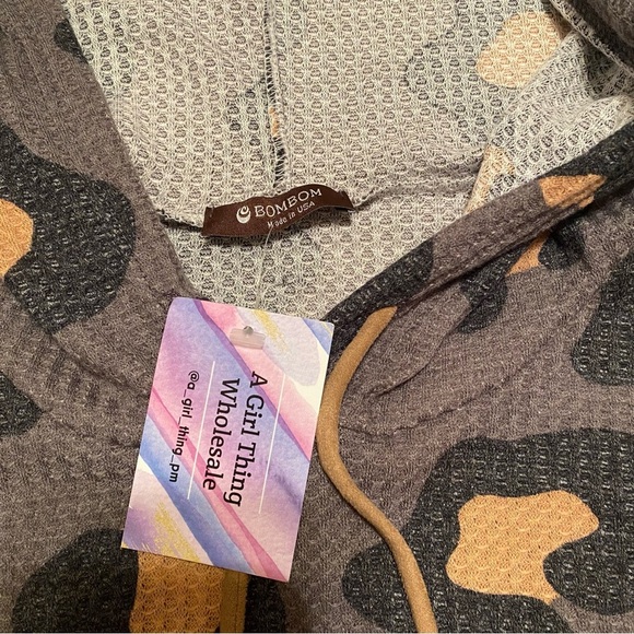 - NWT Bombom Pullover Hoodie Leopard Prints size M - Picture 9 of 11